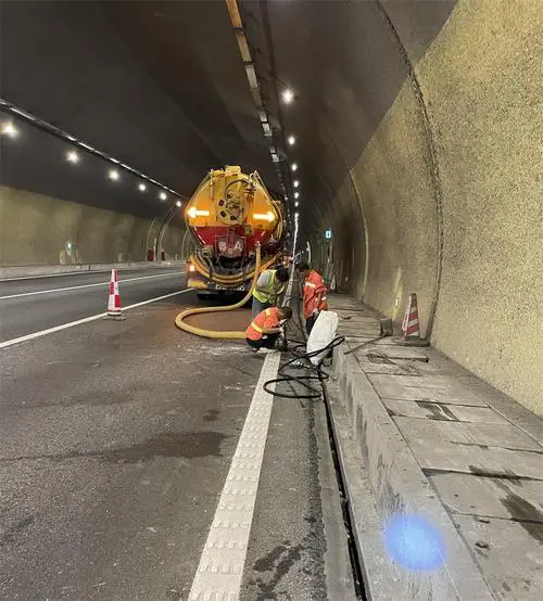 博厚镇隧道排水渠清淤